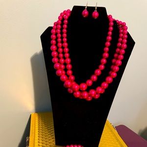Fuchsia Pearl necklace set with bracelets